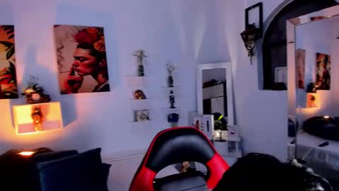 Zury Ramirez online show from 12-15-25, 09:52