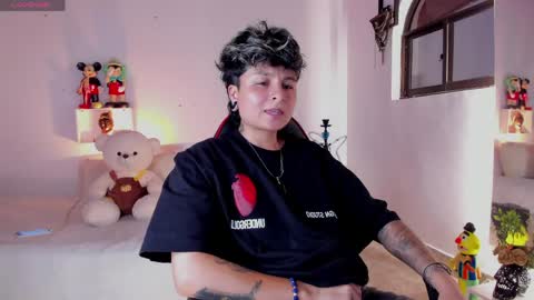 Snapshot of zuryramirez_ chatting on 05-15-26, 08:05 Zury Ramirez online show from 05-15-26, 08:05