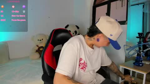 Snapshot of zuryramirez_ chatting on 05-22-26, 08:14 Zury Ramirez online show from 05-22-26, 08:14