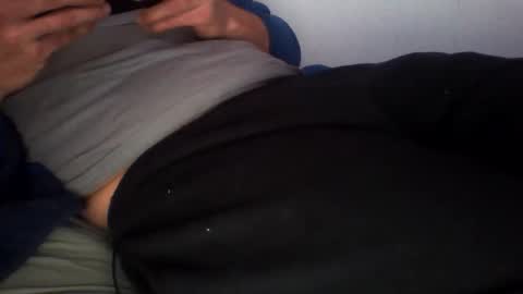 Snapshot of zyggy87 chatting on 12-17-25, 12:00 zyggy87 online show from 12-17-25, 12:00