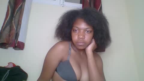 zyraelle_01 online show from 04-22-26, 07:15