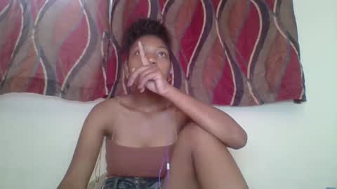 zyraelle_01 online show from 05-01-26, 09:36