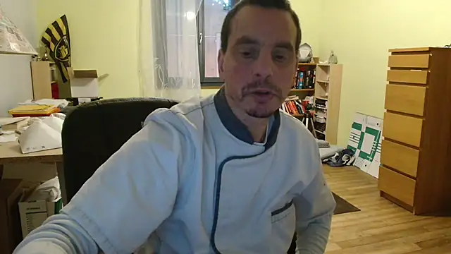 Snapshot of cloupefun chatting on 12-21-24, 06:09 cloupefun online show from 12-21-24, 06:09