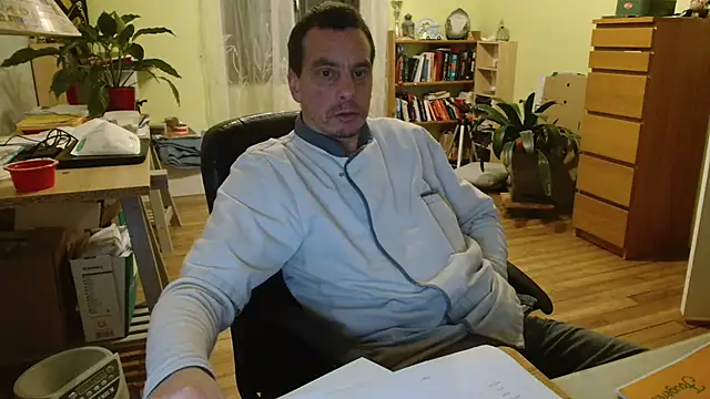 Snapshot of cloupefun chatting on 01-04-25, 04:44 cloupefun online show from 01-04-25, 04:44