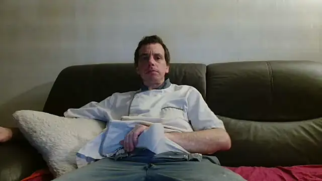 Snapshot of cloupefun chatting on 12-18-25, 06:52 cloupefun online show from 12-18-25, 06:52