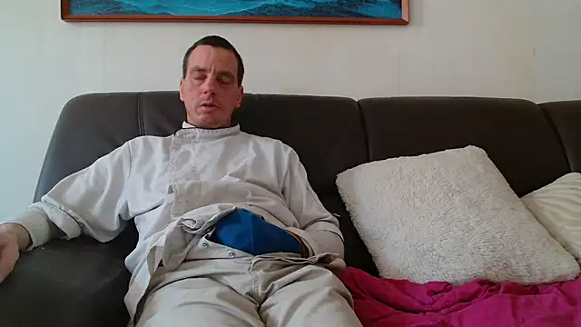 Snapshot of cloupefun chatting on 01-18-26, 01:48 cloupefun online show from 01-18-26, 01:48