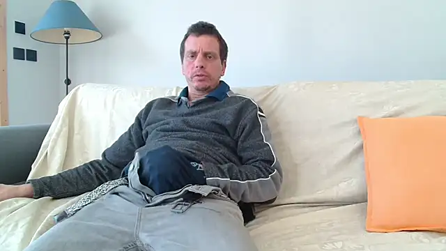 Snapshot of cloupefun chatting on 03-09-26, 01:04 cloupefun online show from 03-09-26, 01:04