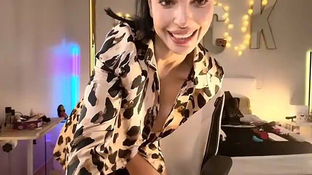 Snapshot of Helena_Karel chatting on 01-29-25, 01:28 Helena Karel online show from 01-29-25, 01:28