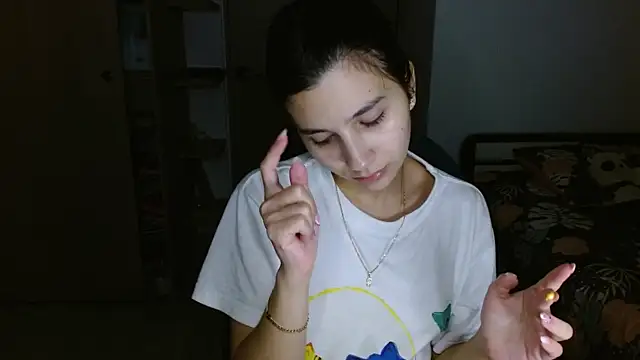 Snapshot of mia__lopez_ chatting on 05-13-26, 04:32 mia lopez online show from 05-13-26, 04:32