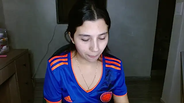 Snapshot of mia__lopez_ chatting on 06-18-26, 04:35 mia lopez online show from 06-18-26, 04:35