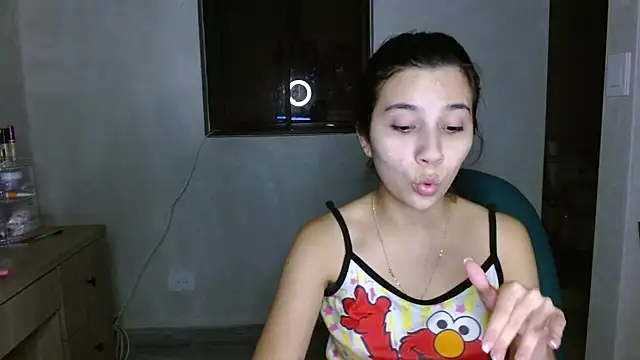 mia  lopez  online show from 06-25-26, 03:50