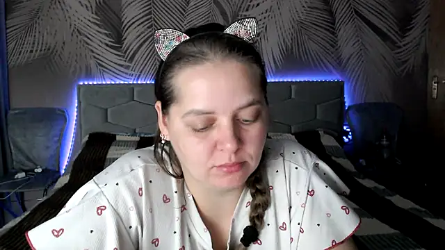 uliastar online show from 11-13-25, 08:57