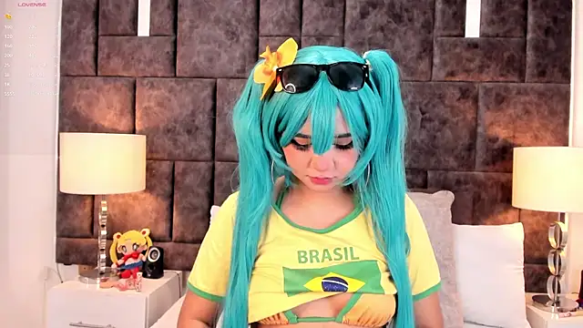 Snapshot of Petit-Rosse chatting on 12-03-24, 05:23 Petit-Rosse online show from 12-03-24, 05:23