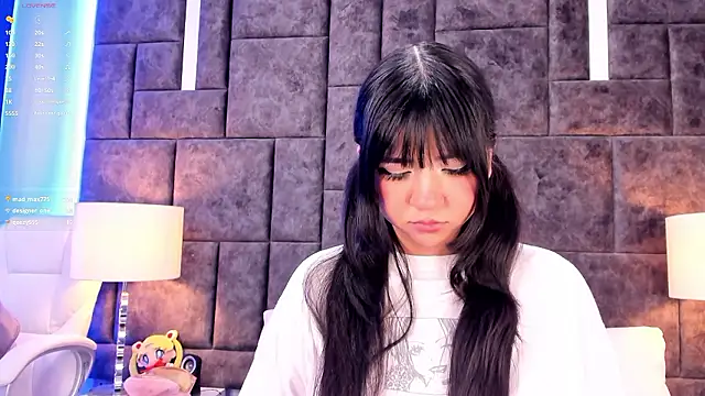 Snapshot of Petit-Rosse chatting on 12-05-24, 08:00 Petit-Rosse online show from 12-05-24, 08:00