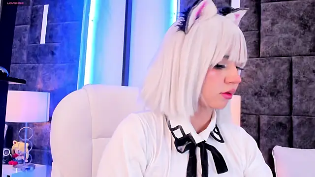 Snapshot of Petit-Rosse chatting on 12-10-24, 11:40 Petit-Rosse online show from 12-10-24, 11:40