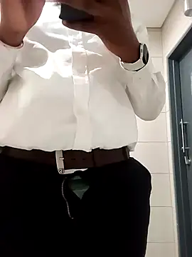 Snapshot of douksm chatting on 01-27-25, 12:26 douksm online show from 01-27-25, 12:26