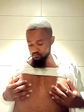 Snapshot of douksm chatting on 02-07-25, 12:17 douksm online show from 02-07-25, 12:17