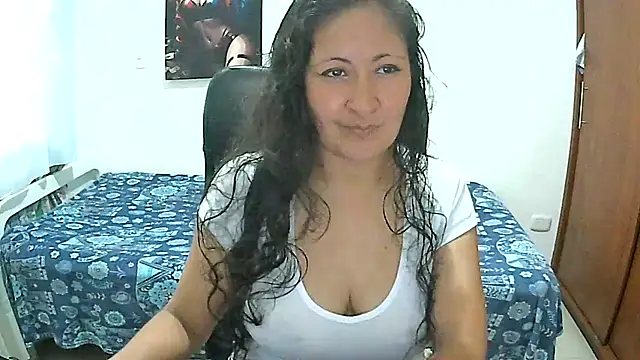 Snapshot of SenthiX chatting on 04-06-26, 07:48 SenthiX online show from 04-06-26, 07:48