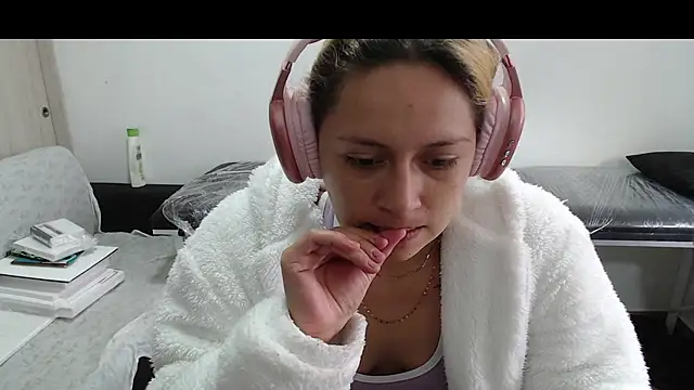 MommyMiaWs online show from 03-18-25, 05:31