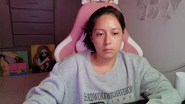 MommyMiaWs online show from 07-29-26, 02:04