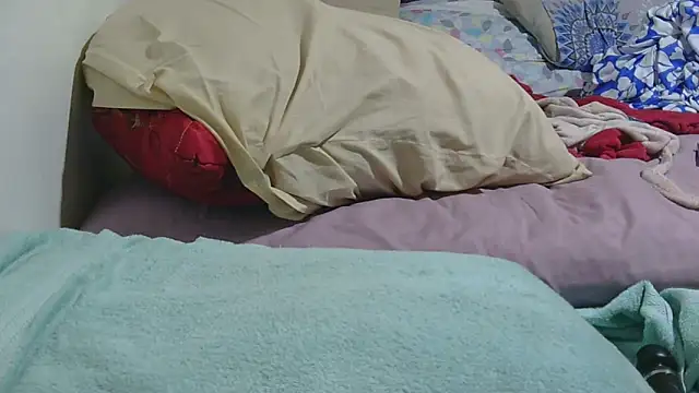 sluttylaura21 online show from 04-03-26, 05:38