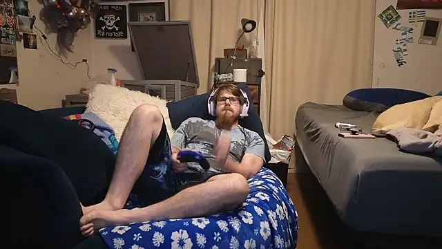 Snapshot of LovelyGreekDick6 chatting on 10-30-25, 01:40 LovelyGreekDick6 online show from 10-30-25, 01:40