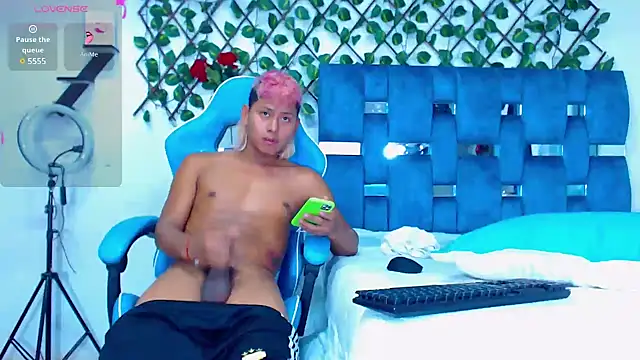 Snapshot of Hakim_prettynigg chatting on 01-17-25, 06:02 Hakim prettynigg online show from 01-17-25, 06:02