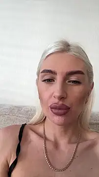 Mia Roxie online show from 10-25-25, 02:52