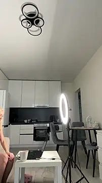 Mia Roxie online show from 11-19-25, 03:06