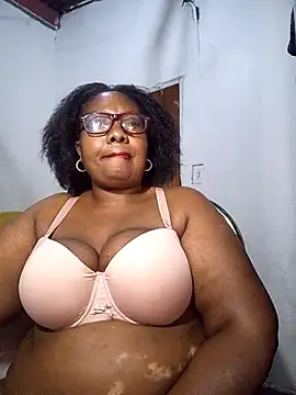 Snapshot of YELLOW_BONE chatting on 10-24-25, 08:49 YELLOW BONE online show from 10-24-25, 08:49