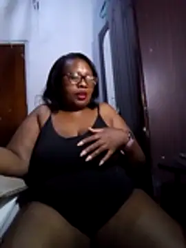 Snapshot of YELLOW_BONE chatting on 10-26-25, 08:26 YELLOW BONE online show from 10-26-25, 08:26