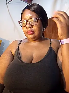 Snapshot of YELLOW_BONE chatting on 11-25-25, 12:21 YELLOW BONE online show from 11-25-25, 12:21