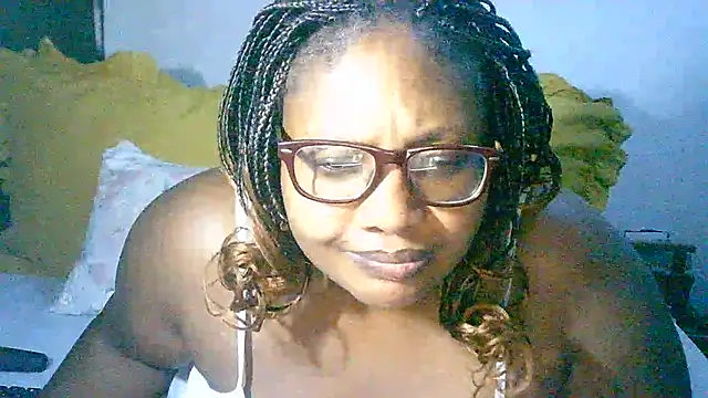 Snapshot of YELLOW_BONE chatting on 12-22-25, 07:33 YELLOW BONE online show from 12-22-25, 07:33