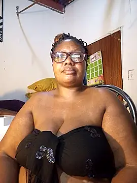 Snapshot of YELLOW_BONE chatting on 01-07-26, 08:44 YELLOW BONE online show from 01-07-26, 08:44