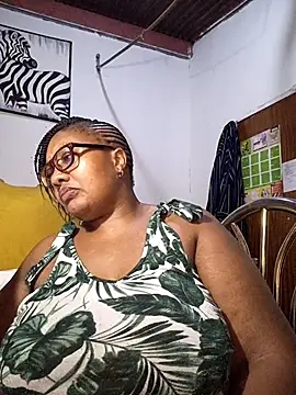 Snapshot of YELLOW_BONE chatting on 02-07-26, 10:35 YELLOW BONE online show from 02-07-26, 10:35