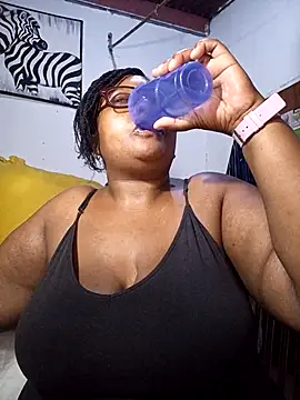 Snapshot of YELLOW_BONE chatting on 02-10-26, 08:35 YELLOW BONE online show from 02-10-26, 08:35