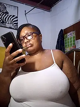 Snapshot of YELLOW_BONE chatting on 03-01-26, 06:43 YELLOW BONE online show from 03-01-26, 06:43