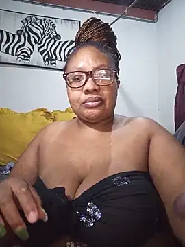Snapshot of YELLOW_BONE chatting on 05-19-26, 09:21 YELLOW BONE online show from 05-19-26, 09:21
