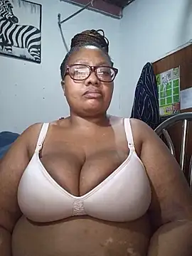Snapshot of YELLOW_BONE chatting on 05-24-26, 09:31 YELLOW BONE online show from 05-24-26, 09:31