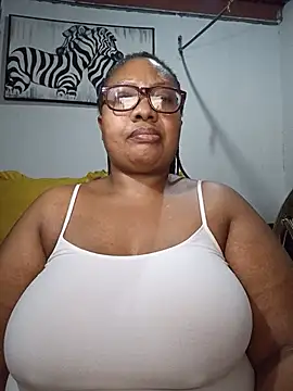 Snapshot of YELLOW_BONE chatting on 06-02-26, 08:33 YELLOW BONE online show from 06-02-26, 08:33