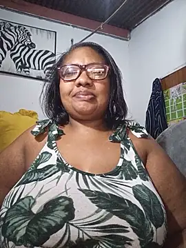Snapshot of YELLOW_BONE chatting on 06-08-26, 08:42 YELLOW BONE online show from 06-08-26, 08:42