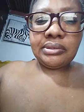 Snapshot of YELLOW_BONE chatting on 06-10-26, 08:30 YELLOW BONE online show from 06-10-26, 08:30