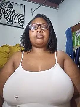 Snapshot of YELLOW_BONE chatting on 06-14-26, 07:49 YELLOW BONE online show from 06-14-26, 07:49