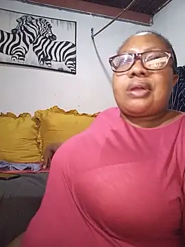 Snapshot of YELLOW_BONE chatting on 06-20-26, 08:00 YELLOW BONE online show from 06-20-26, 08:00