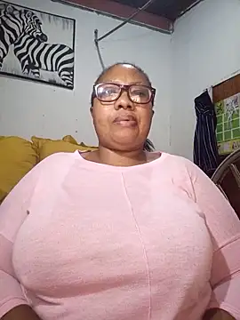 Snapshot of YELLOW_BONE chatting on 06-22-26, 08:39 YELLOW BONE online show from 06-22-26, 08:39