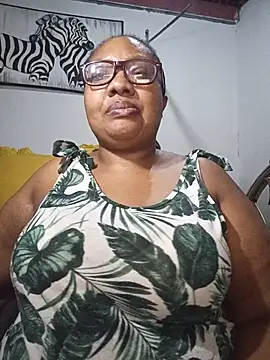 Snapshot of YELLOW_BONE chatting on 06-23-26, 09:02 YELLOW BONE online show from 06-23-26, 09:02