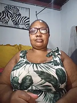 Snapshot of YELLOW_BONE chatting on 06-24-26, 08:52 YELLOW BONE online show from 06-24-26, 08:52