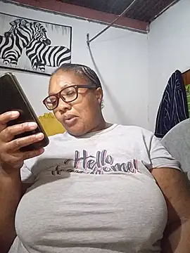 Snapshot of YELLOW_BONE chatting on 06-30-26, 09:05 YELLOW BONE online show from 06-30-26, 09:05