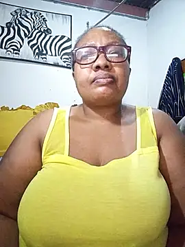 Snapshot of YELLOW_BONE chatting on 07-04-26, 09:10 YELLOW BONE online show from 07-04-26, 09:10