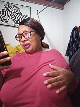 Snapshot of YELLOW_BONE chatting on 07-05-26, 07:43 YELLOW BONE online show from 07-05-26, 07:43